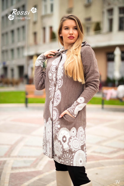 Lightweight and stylish Vica coat for everyday wear.